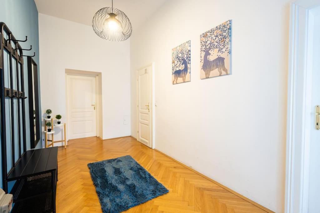 The Blue Near The U2 Apartment Wien